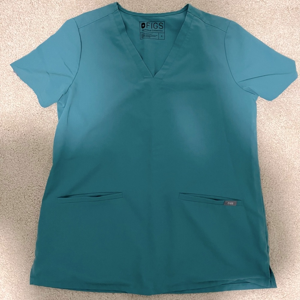 Figs casma three pocket scrub top